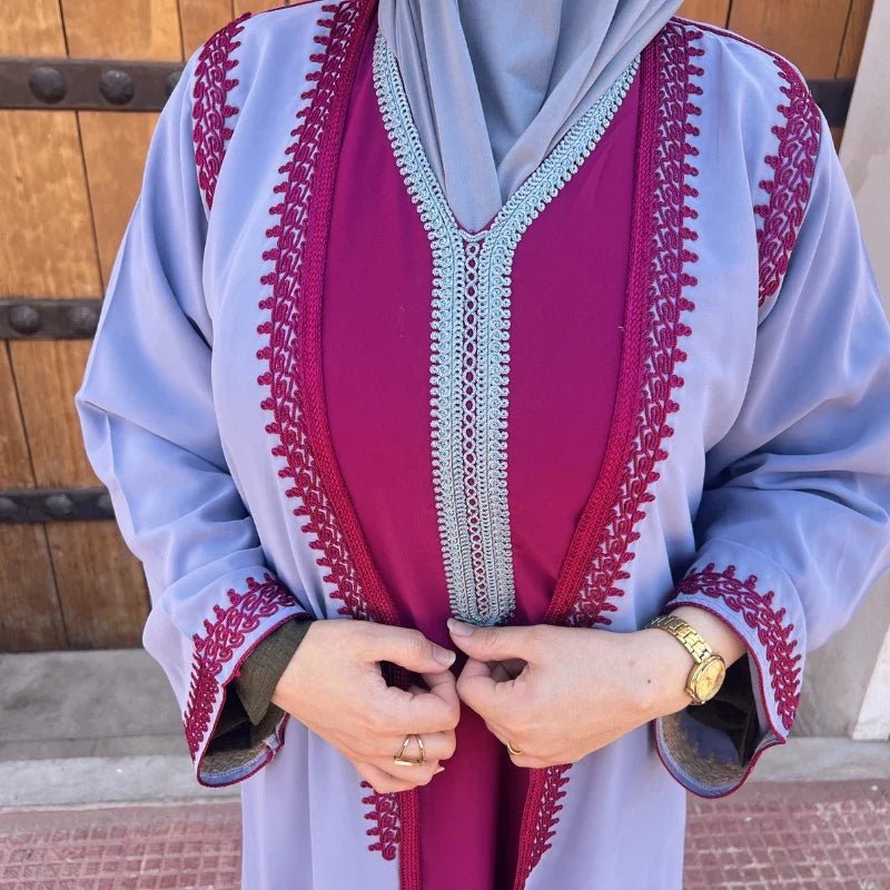طقم تقليدي راقٍ مكوّن من كيمونو وقفطان بلمسة مغربية أصيلة ✨